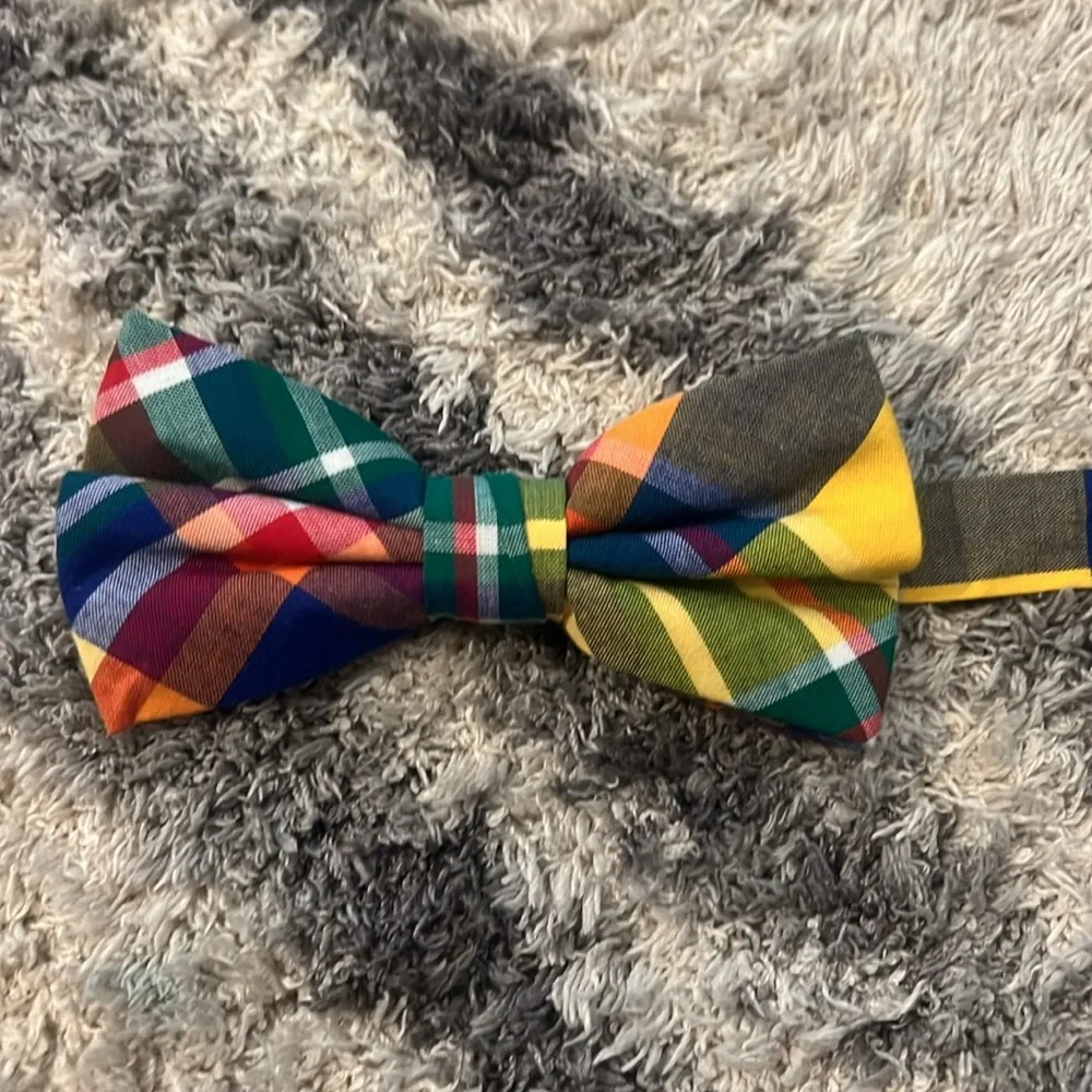 Check Plaid Bow Tie // kids // easy to use hook!